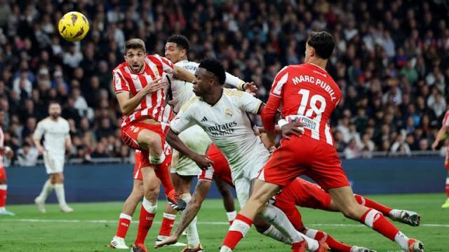 V站体育-【西甲】让二追三，皇马99分钟绝杀，3-2阿尔梅里亚