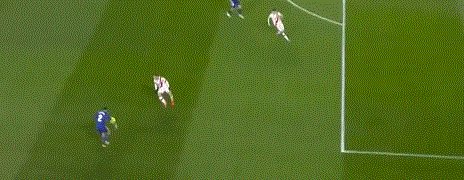 V站体育-【西甲】齐达内5扑 VAR取消进球 本泽马破门皇马胜